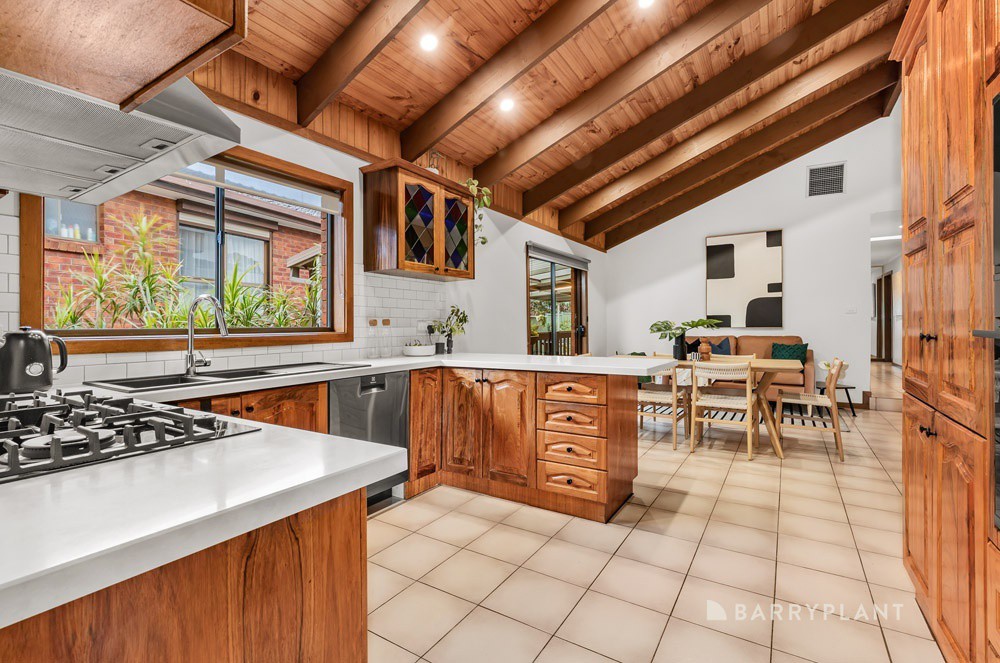 16 Mclaughlin Crescent, Mill Park, VIC 3082, Mill Park - Thumbnail 4