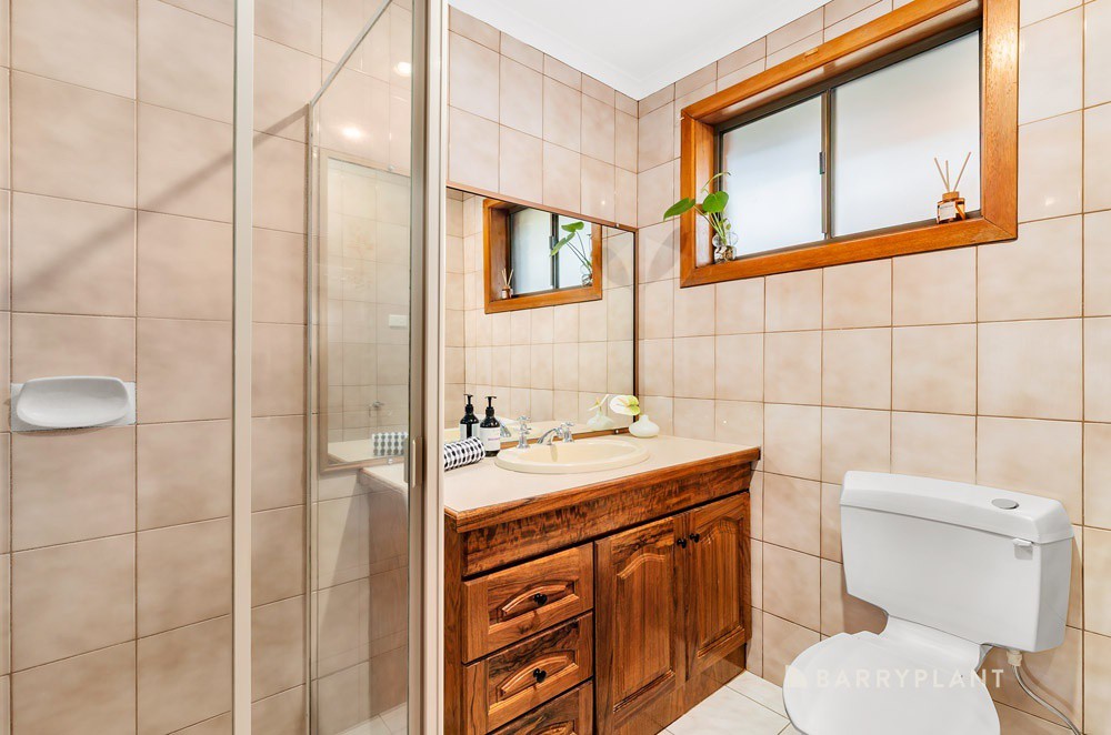 16 Mclaughlin Crescent, Mill Park, VIC 3082, Mill Park - Thumbnail 8