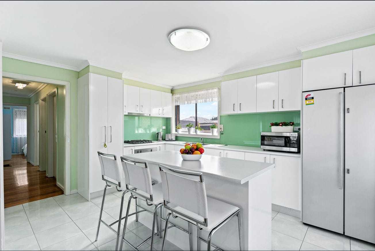 16 Meadowbank Drive, Sunshine North, VIC 3020, Sunshine North - Thumbnail 4