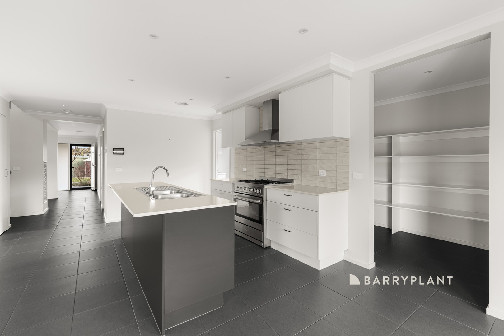 16 Meadowbrook Crescent, Warragul, VIC 3820 - Thumbnail 2 - 10/11/2025