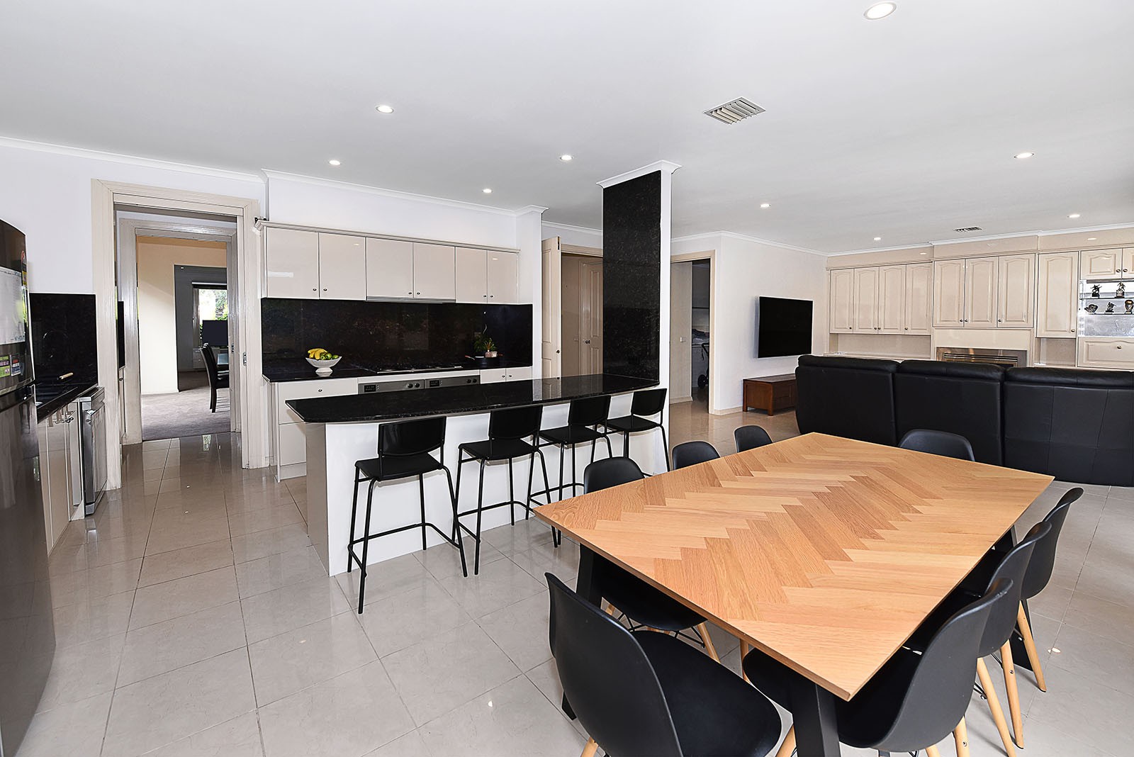 16 Merchiston Grove, Strathmore, VIC 3041, Strathmore - Thumbnail 7