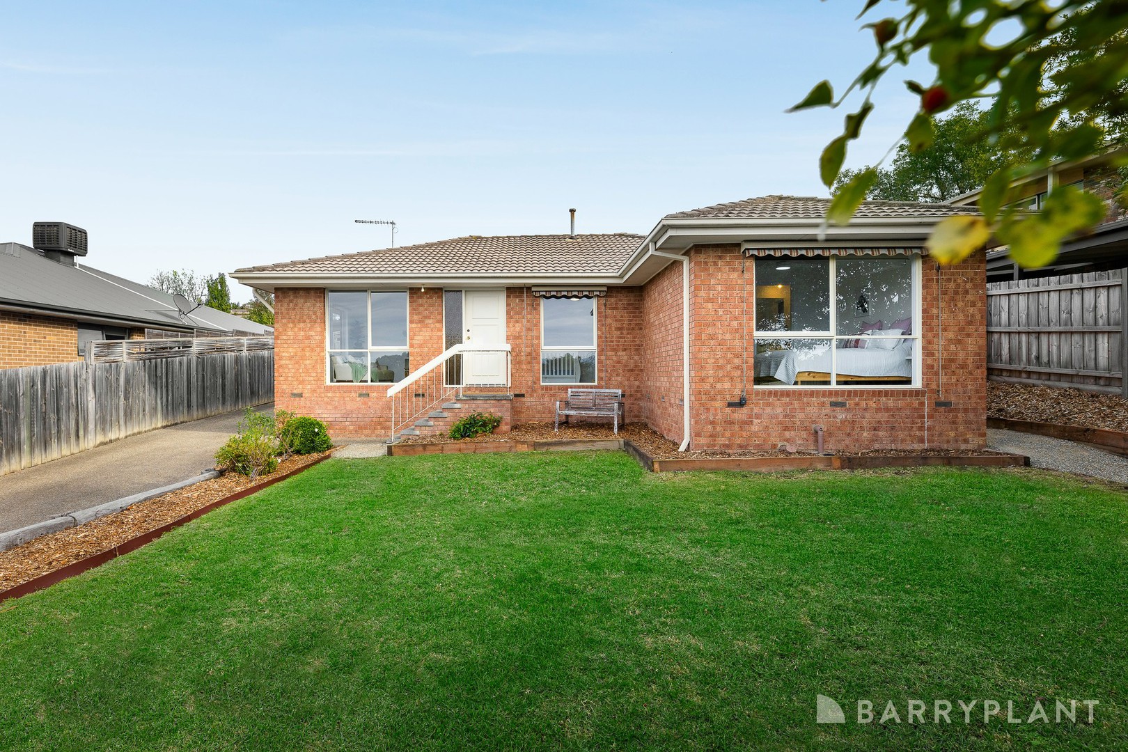16 Miriam Drive, Yarra Glen, VIC 3775 - Thumbnail 2 - 06/05/2025