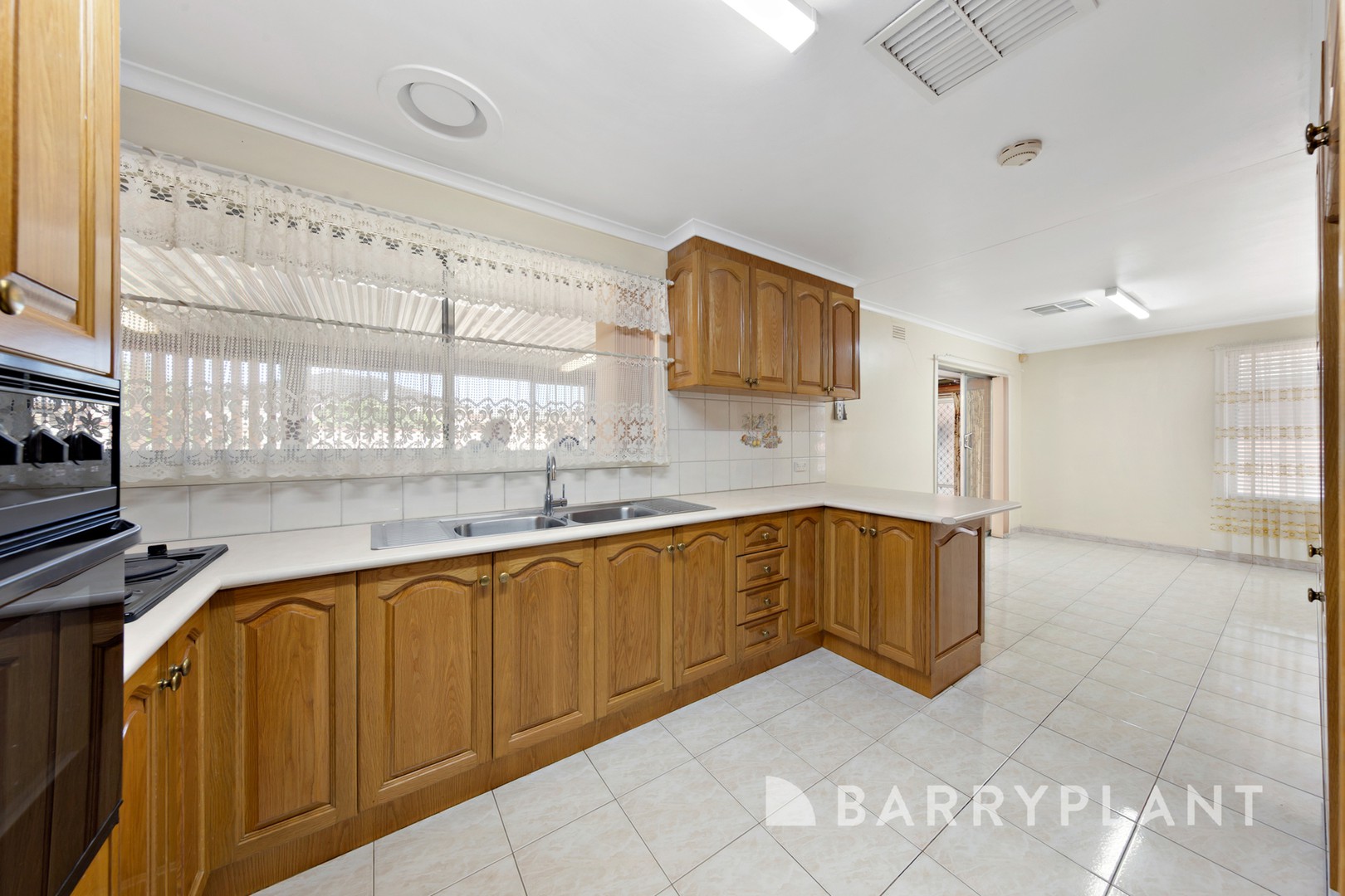 16 Mulhall Drive, St Albans, VIC 3021, St Albans - Thumbnail 5