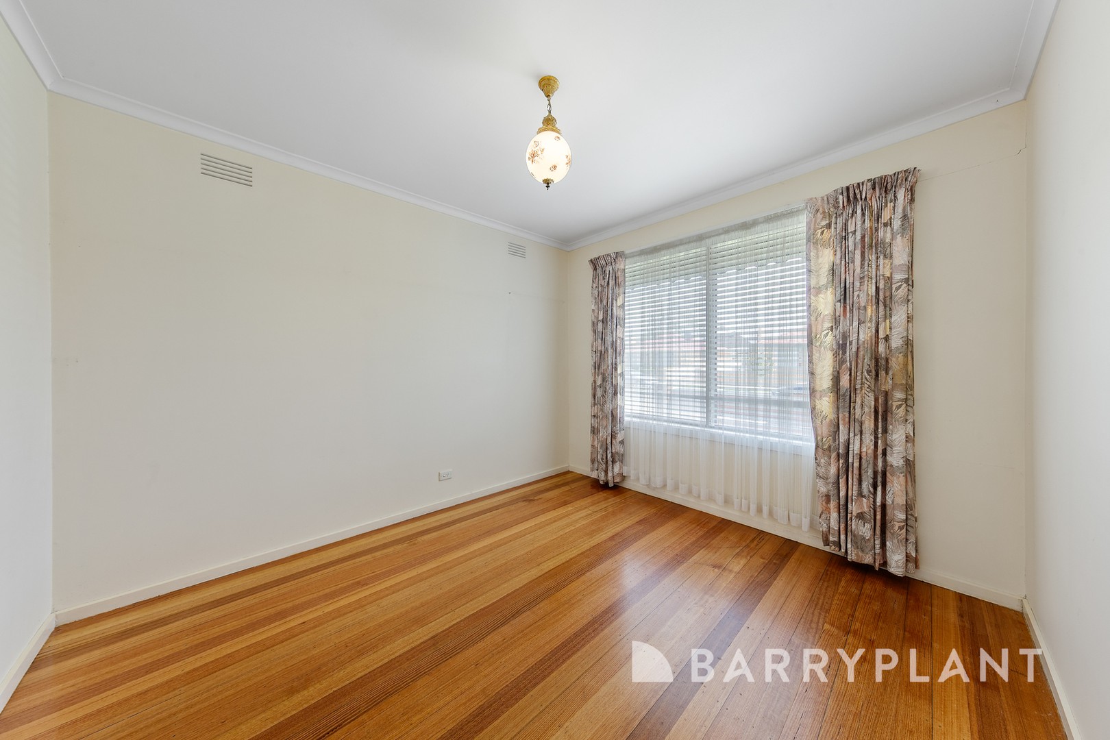 16 Mulhall Drive, St Albans, VIC 3021, St Albans - Thumbnail 8