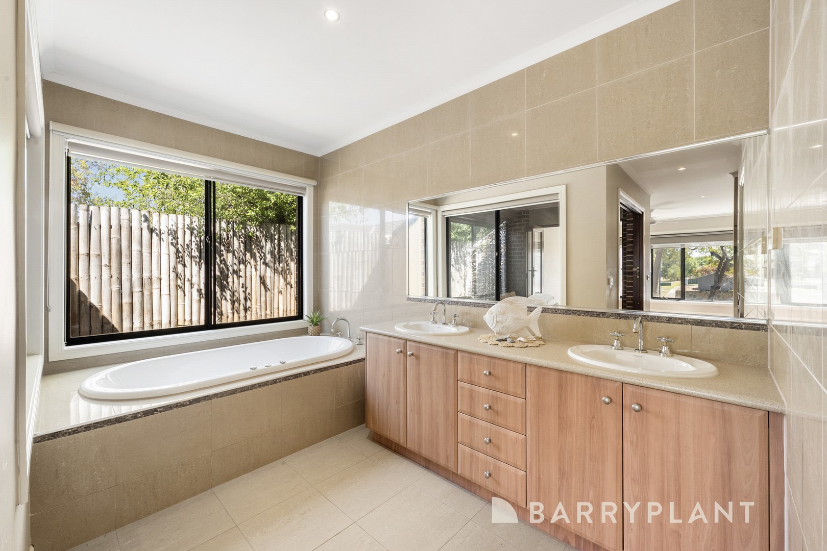 16 Murdeduke Crescent, Manor Lakes, VIC 3024, Manor Lakes - Thumbnail 6