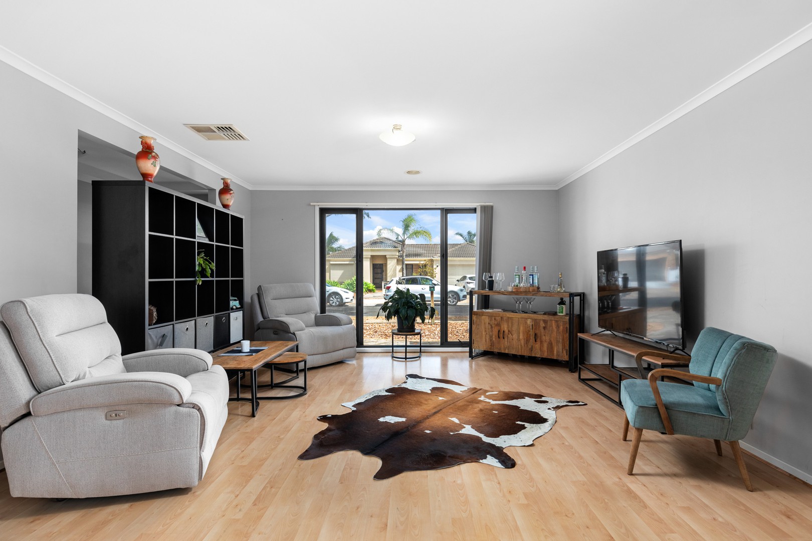 16 Neptune Drive, Point Cook, VIC 3030 - Thumbnail 2 - 15/03/2024