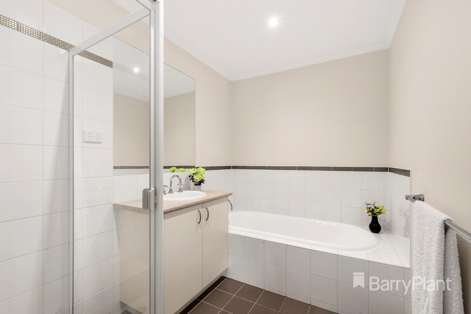 16 Newell Street, South Morang, VIC 3752, South Morang - Thumbnail 8