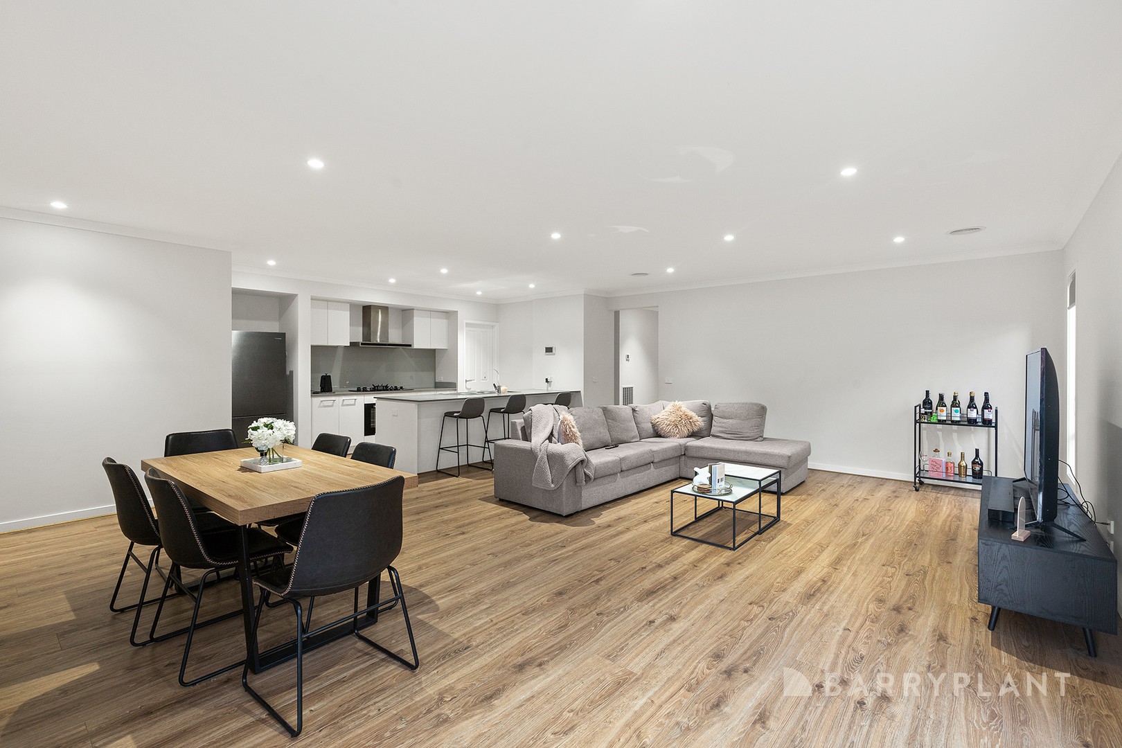 16 Noah Road, Clyde North, VIC 3978, Clyde North - Thumbnail 4