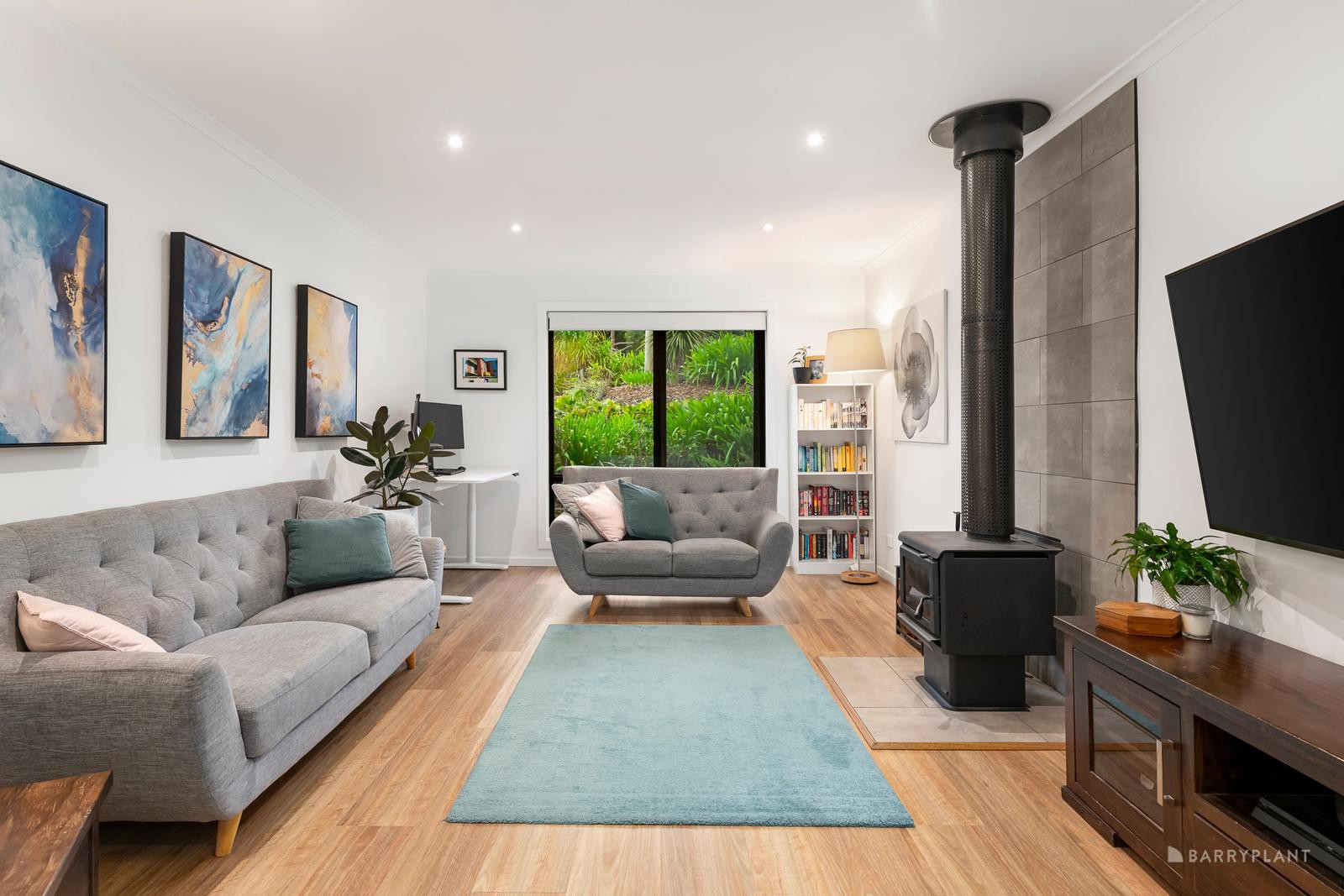 16 Nundah Drive, Eltham, VIC 3095 - Thumbnail 2 - 03/03/2025