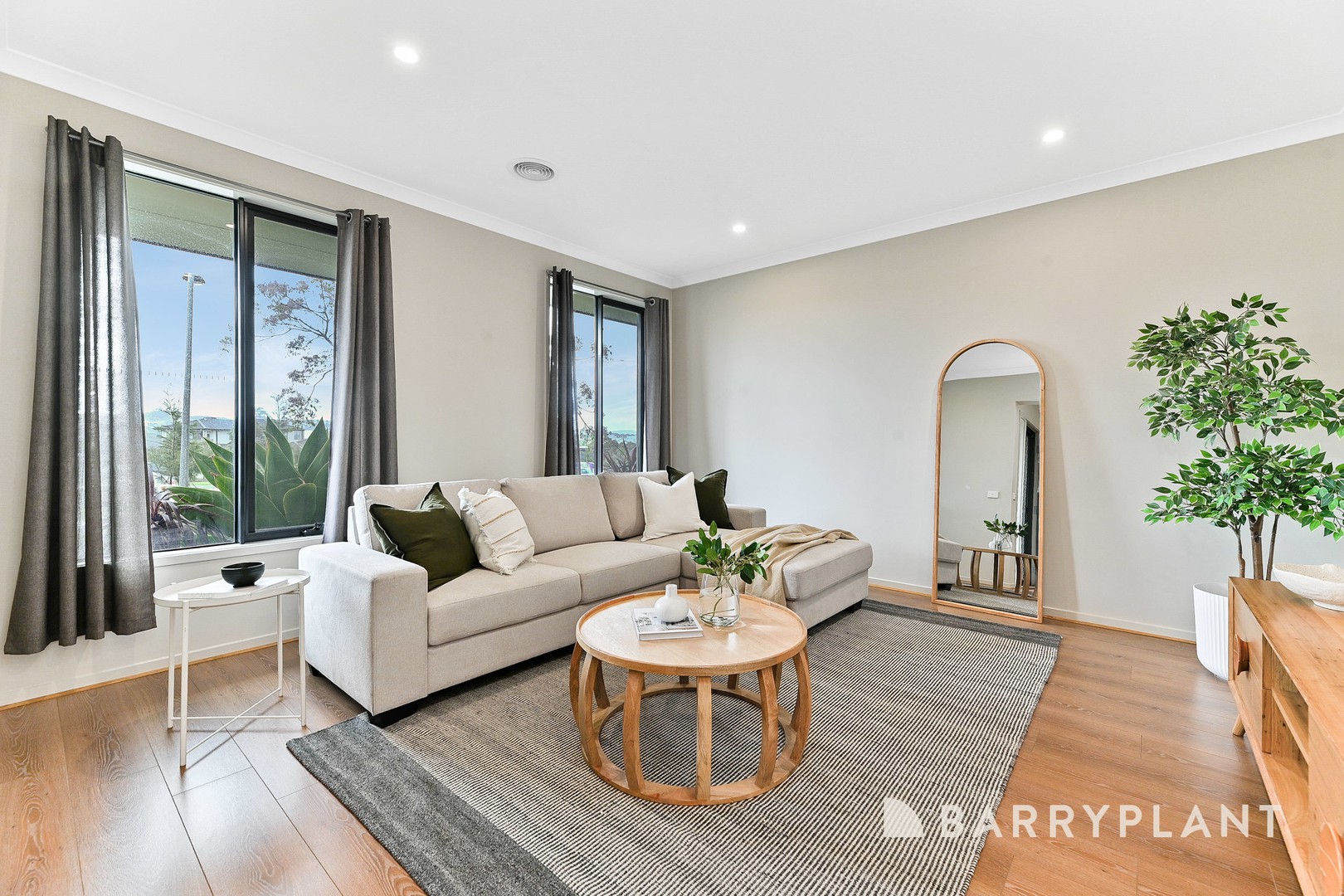 16 Pasture Circuit, Clyde North, VIC 3978 - Thumbnail 2 - 12/11/2025