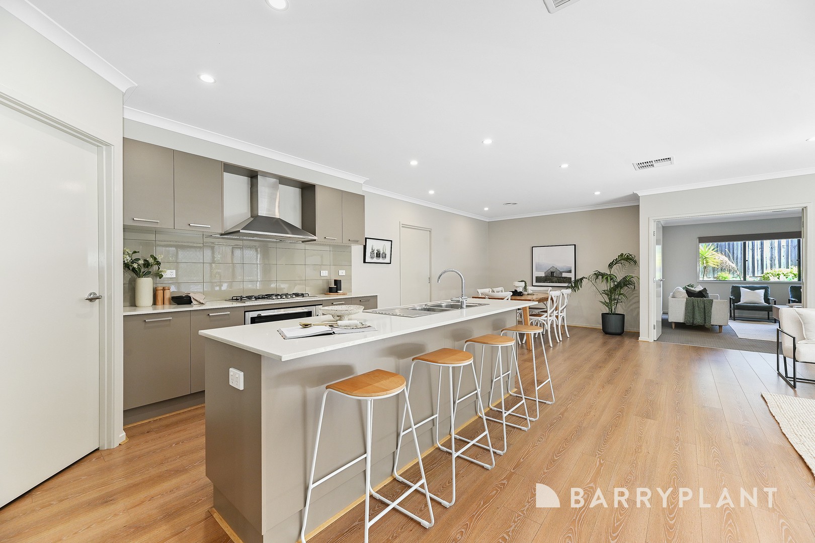 16 Pasture Circuit, Clyde North, VIC 3978, Clyde North - Thumbnail 5