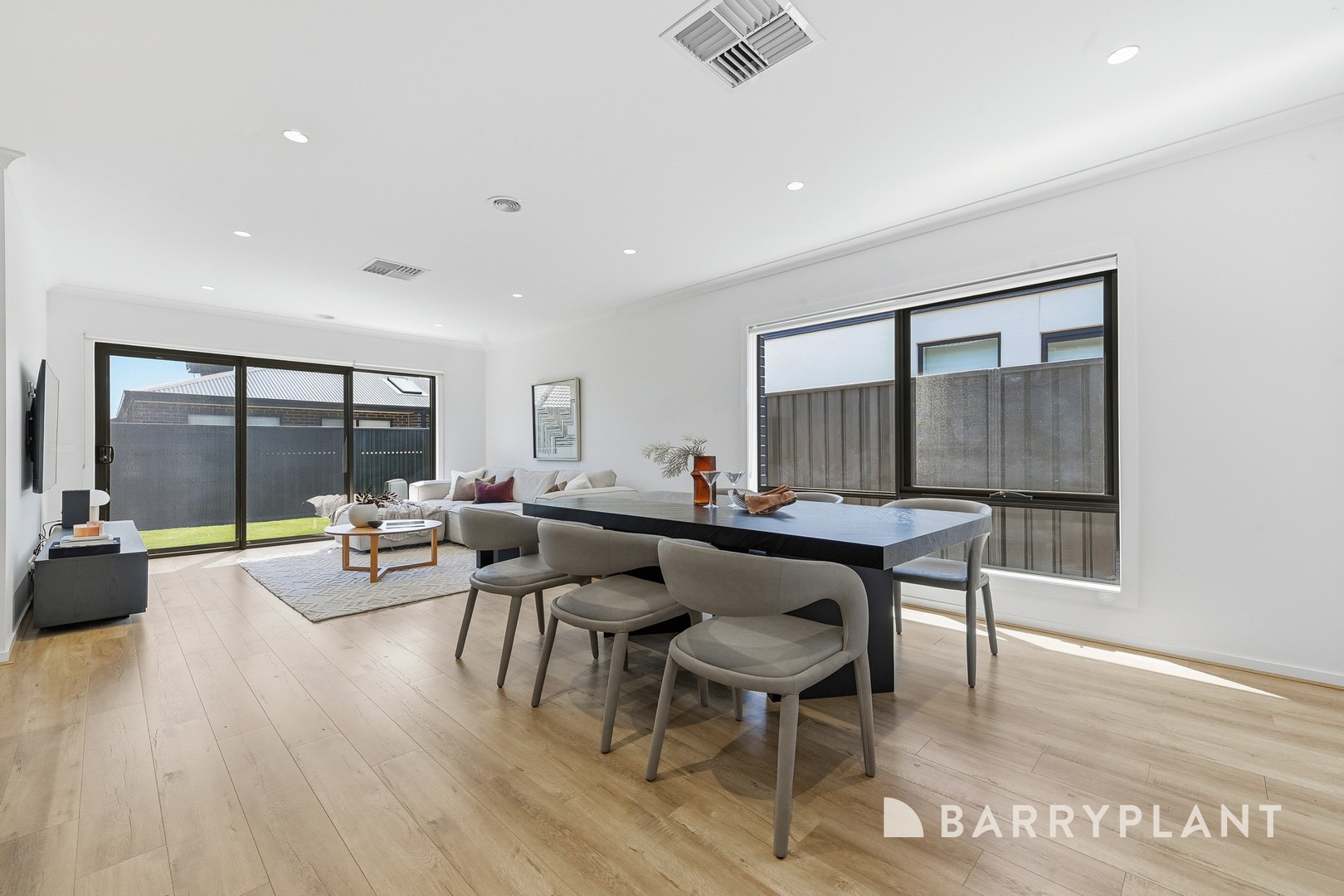 16 Pecan Grove, Clyde North, VIC 3978, Clyde North - Thumbnail 7
