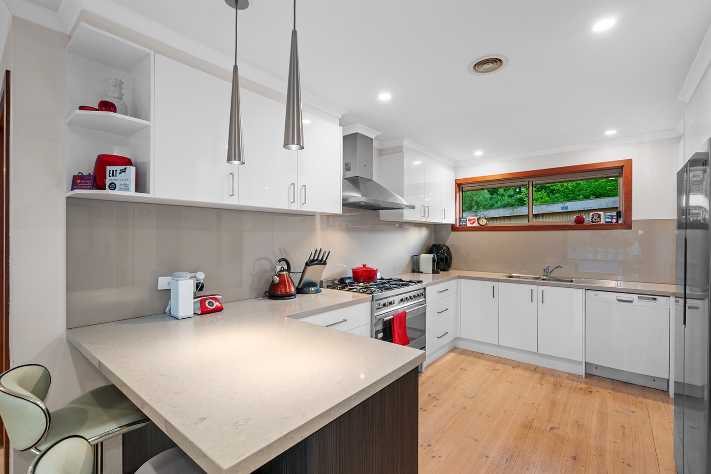 16 Penola Drive, Seville, VIC 3139, Seville - Thumbnail 3