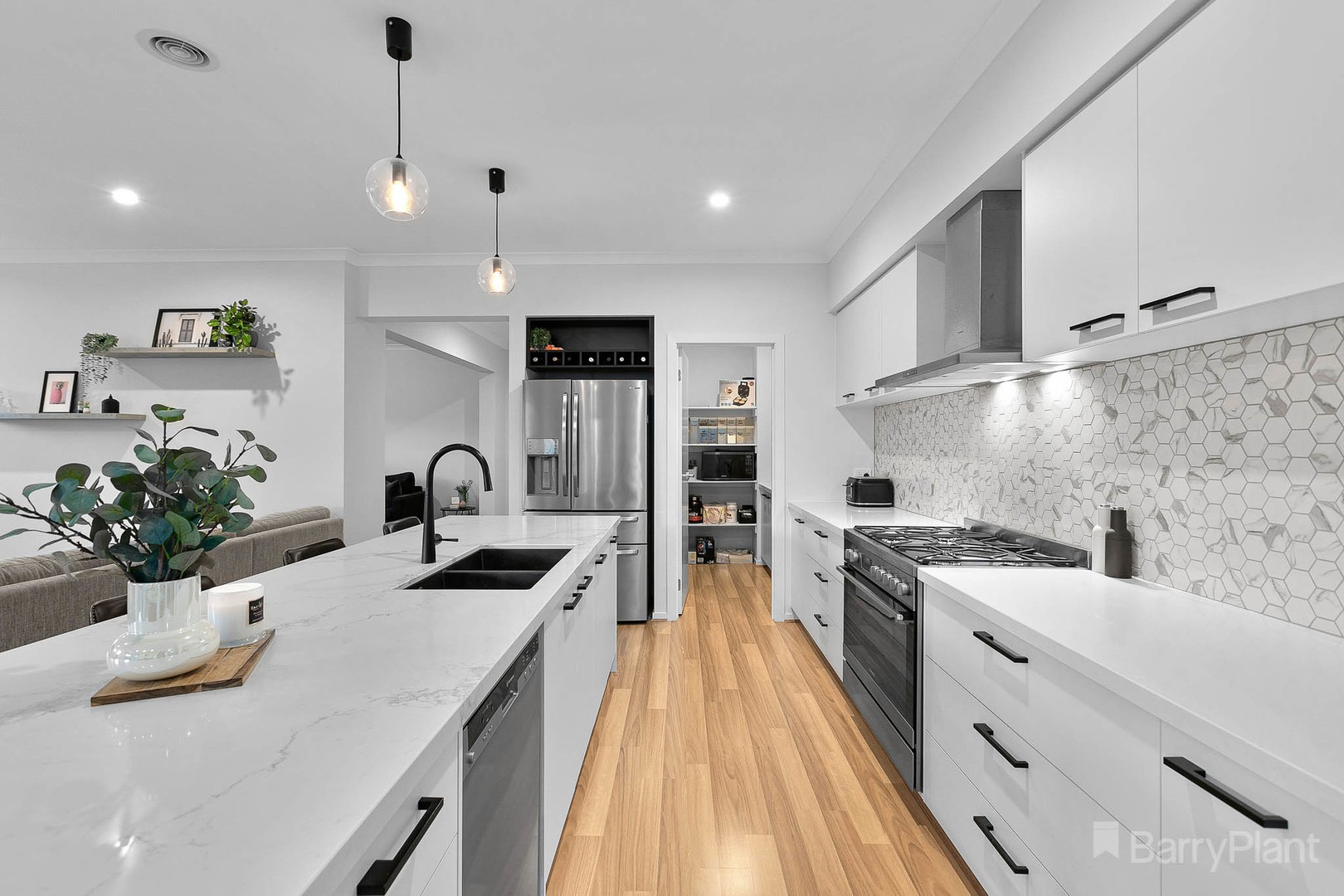 16 Petaluma Crescent, Officer, VIC 3809, Officer - Thumbnail 2