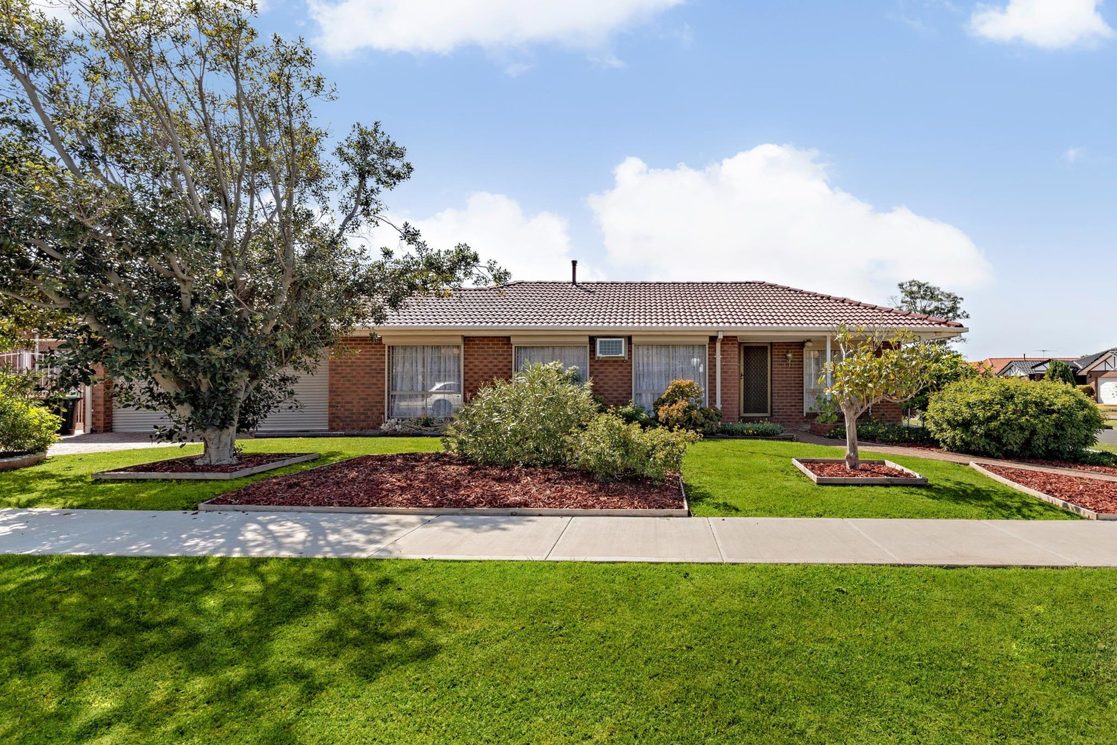 16 Prince Albert Crescent, Taylors Lakes, VIC 3038