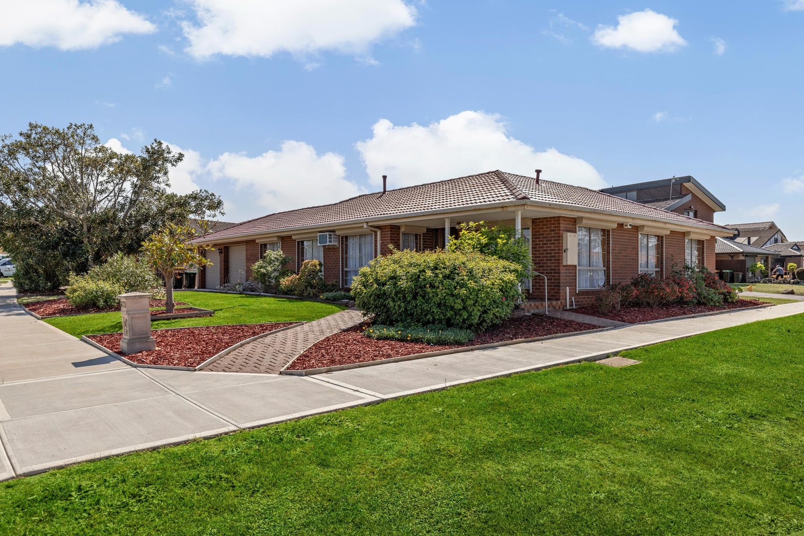 16 Prince Albert Crescent, Taylors Lakes, VIC 3038, Taylors Lakes - Thumbnail 2
