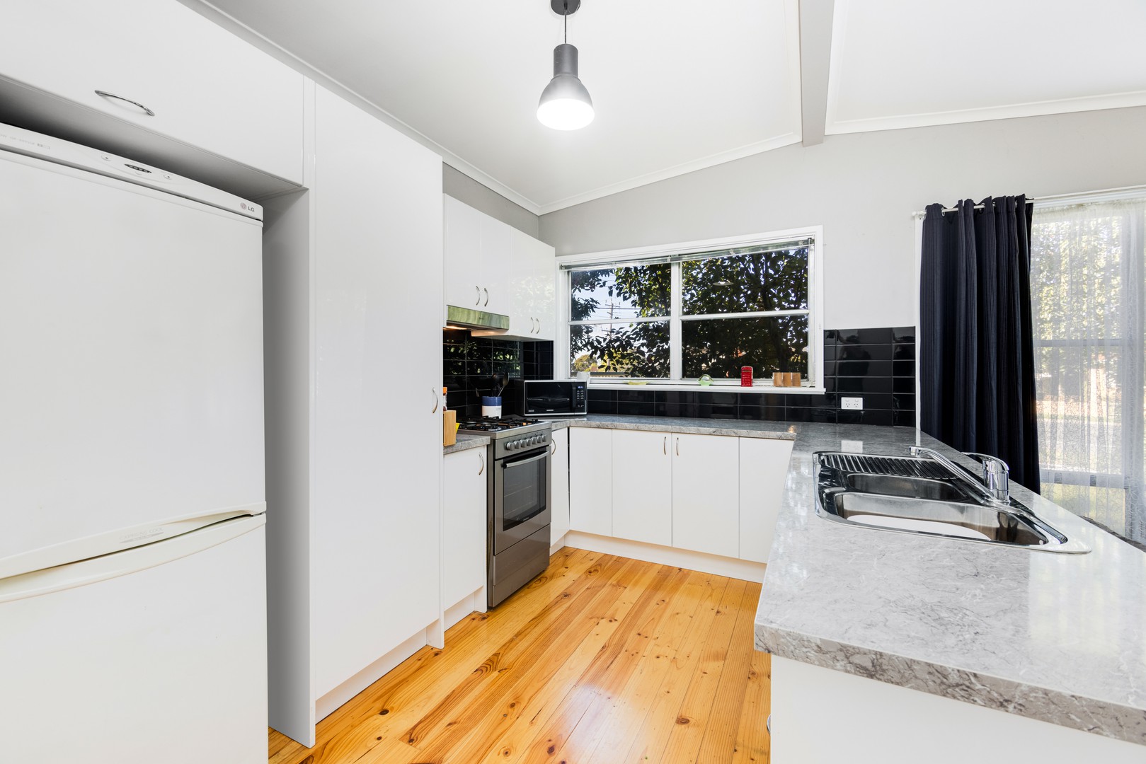 16 Purnell Road, Corio, VIC 3214, Corio - Thumbnail 2