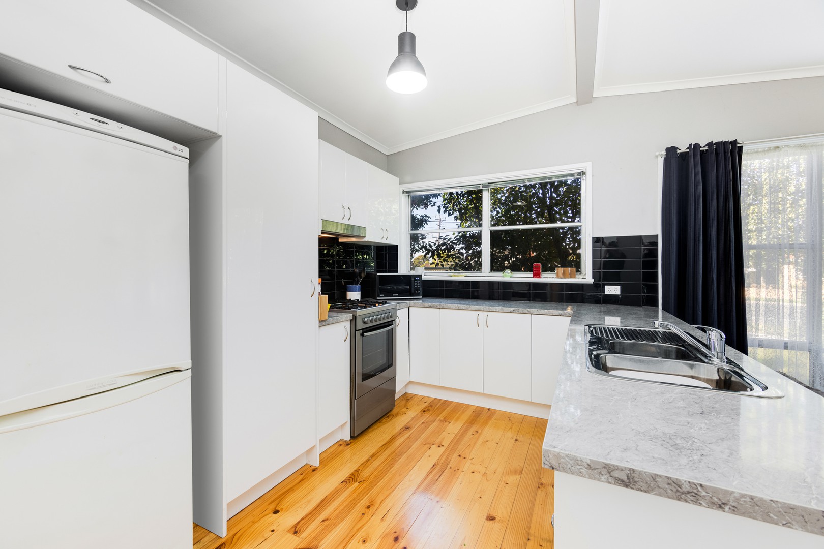 16 Purnell Road, Corio, VIC 3214, Corio - Thumbnail 3