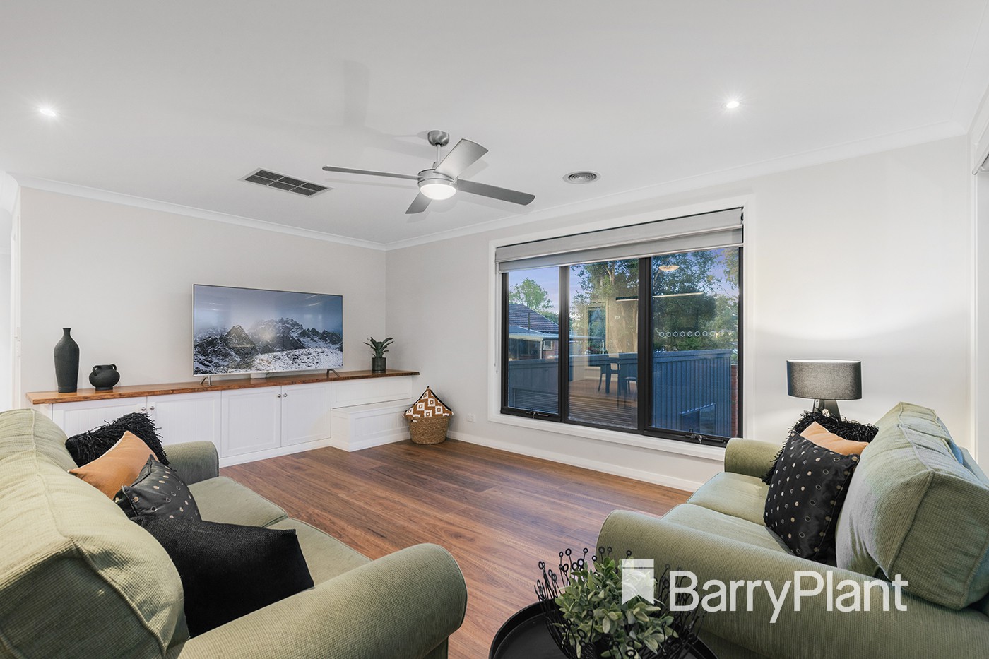 16 Railway Road, Seville, VIC 3139, Seville - Thumbnail 2