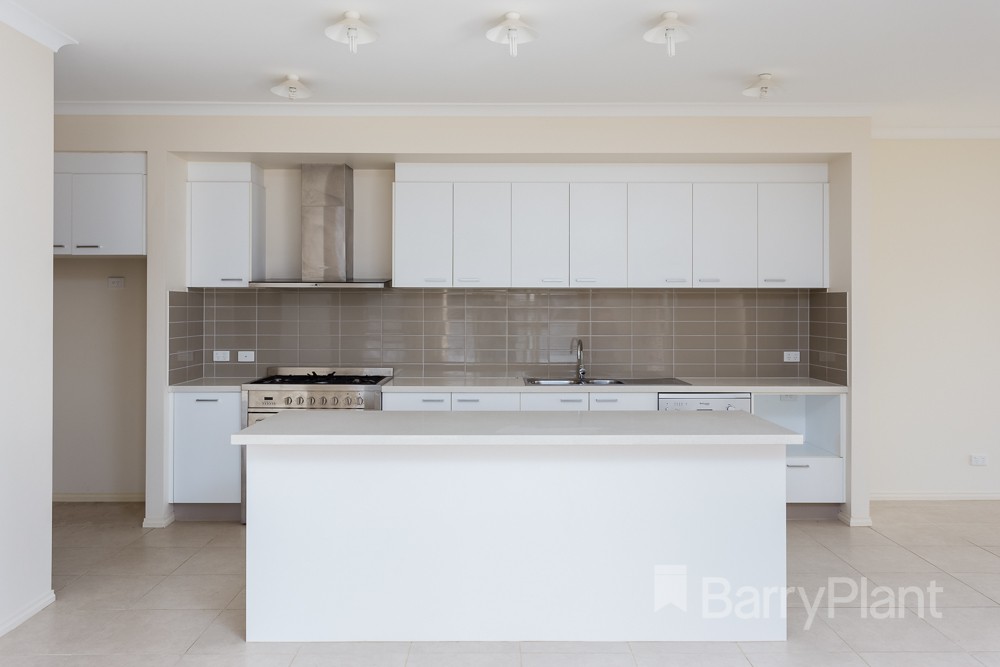 16 Rhode Island Close, Point Cook, VIC 3030, Point Cook - Thumbnail 6