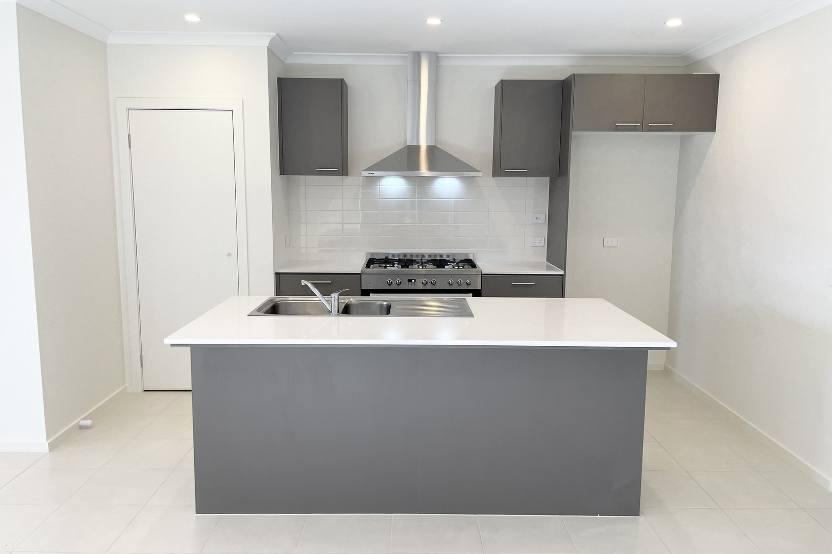 16 Rimmington Way, Rockbank, VIC 3335, Rockbank - Thumbnail 2