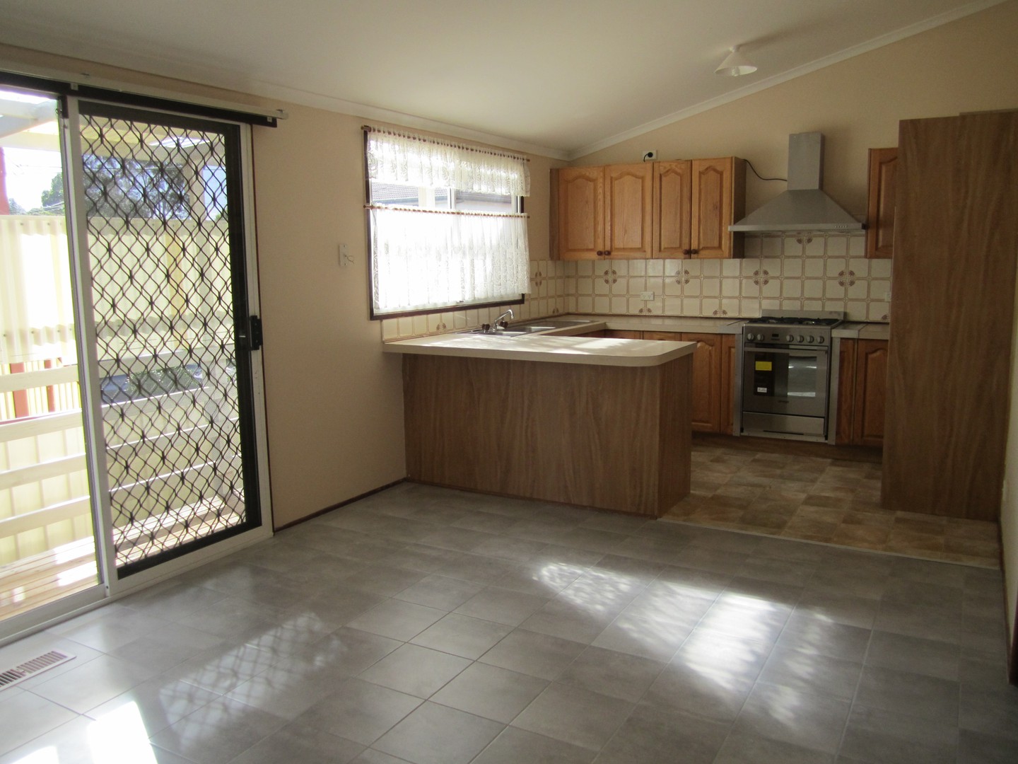 16 Rock Street, Werribee, VIC 3030, Werribee - Thumbnail 2