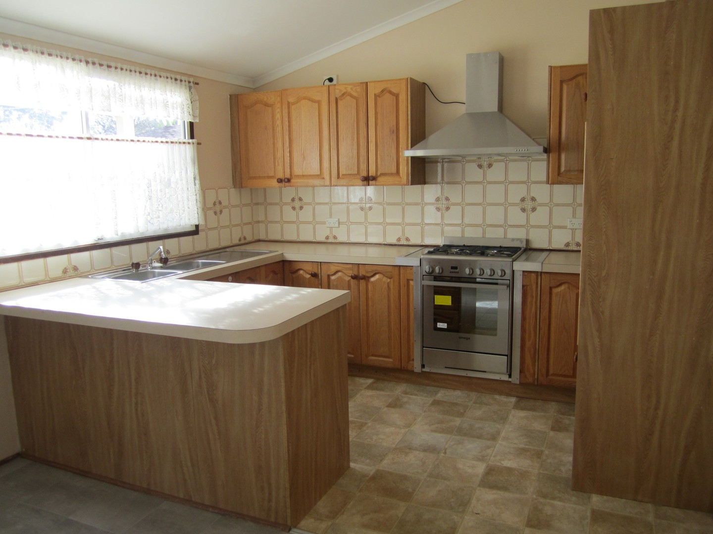 16 Rock Street, Werribee, VIC 3030, Werribee - Thumbnail 3