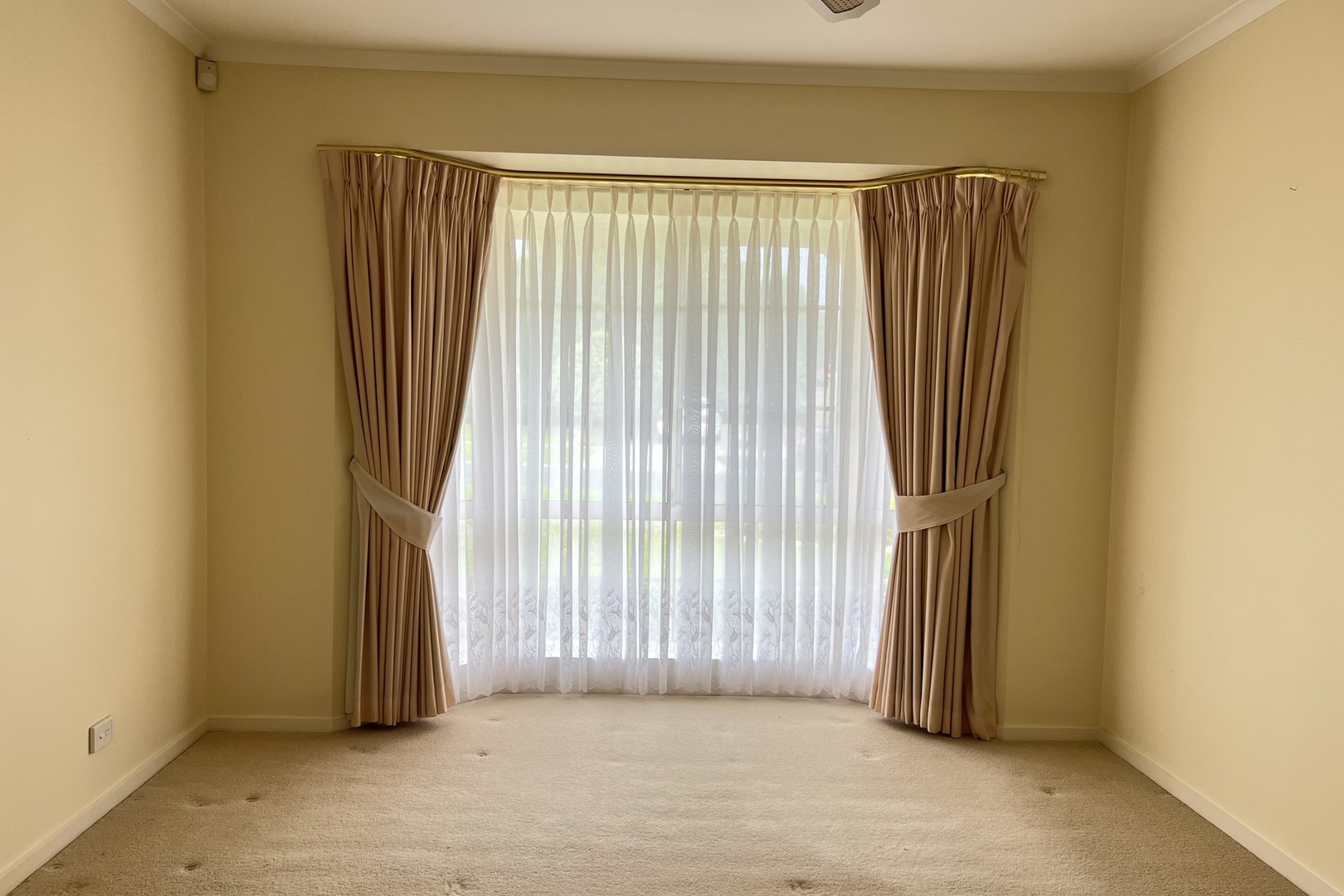 16 Rule Close, Mill Park, VIC 3082, Mill Park - Thumbnail 2
