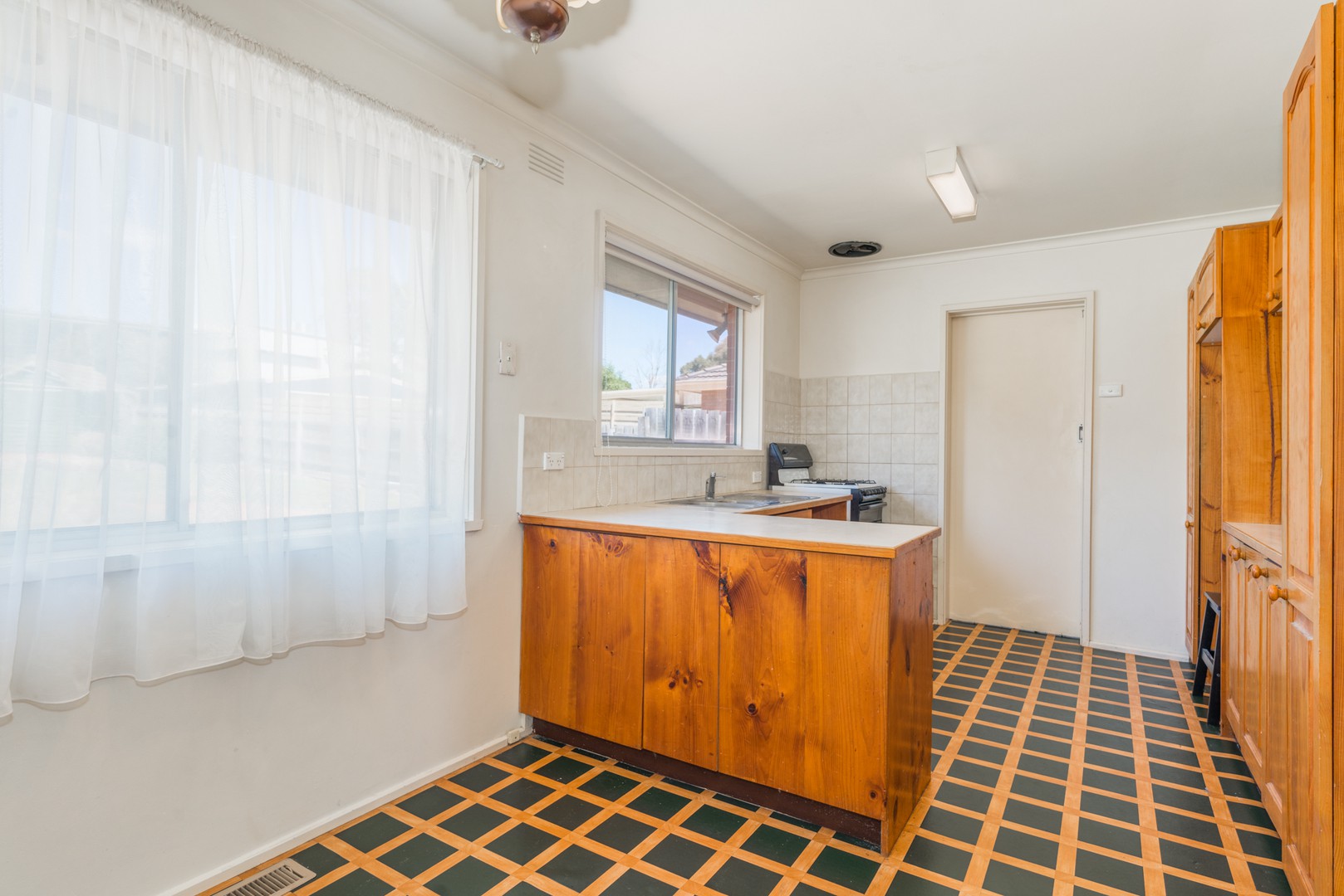 16 Sellick Drive, Croydon, VIC 3136, Croydon - Thumbnail 2