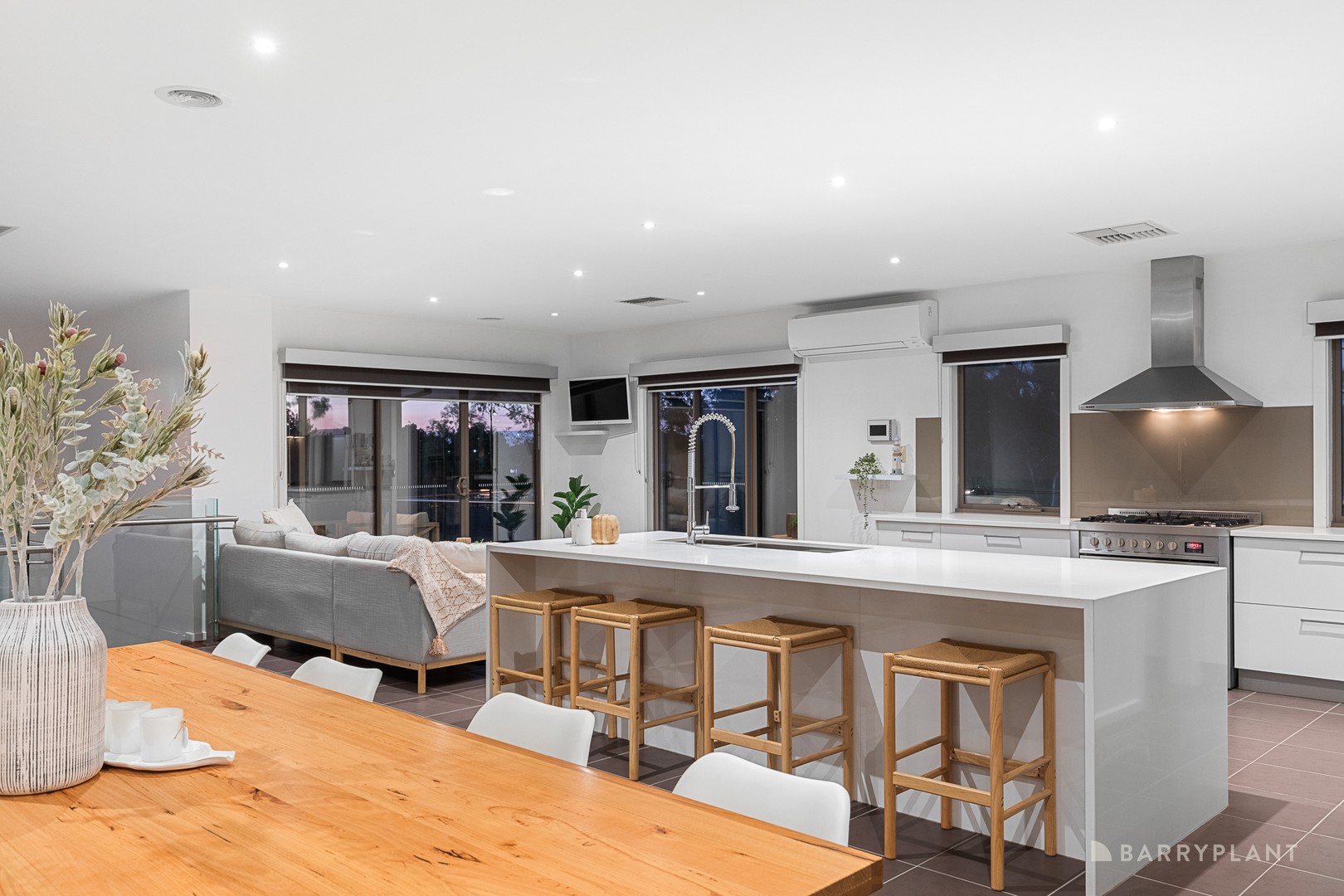 16 Sinavara Avenue, Point Cook, VIC 3030, Point Cook - Thumbnail 7