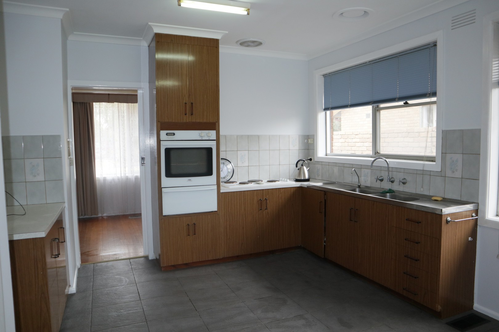 16 Southern Crescent, Craigieburn, VIC 3064, Craigieburn - Thumbnail 4