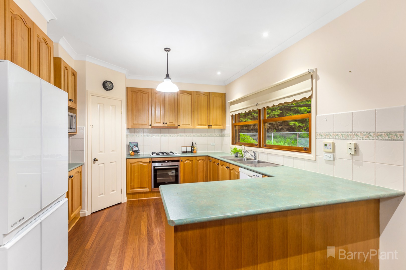 16 Stewart Drive, Wallan, VIC 3756, Wallan - Thumbnail 2