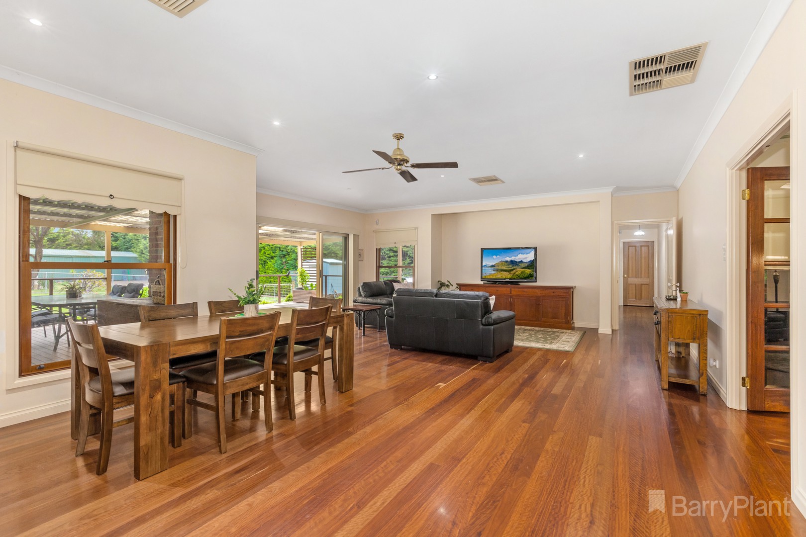 16 Stewart Drive, Wallan, VIC 3756, Wallan - Thumbnail 3