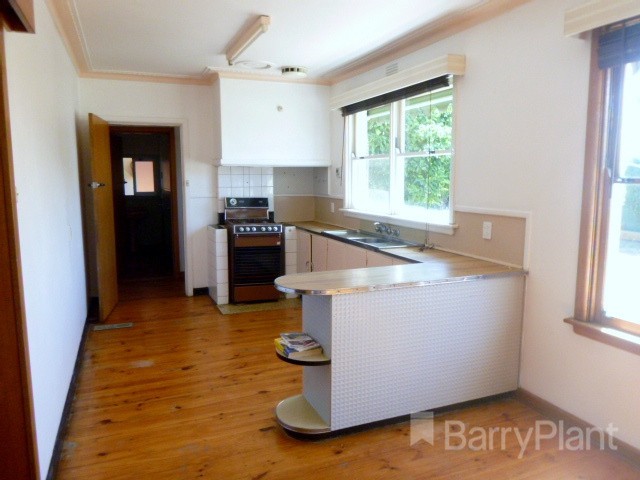 16 Stewart Street, Newington, VIC 3350, Newington - Thumbnail 3