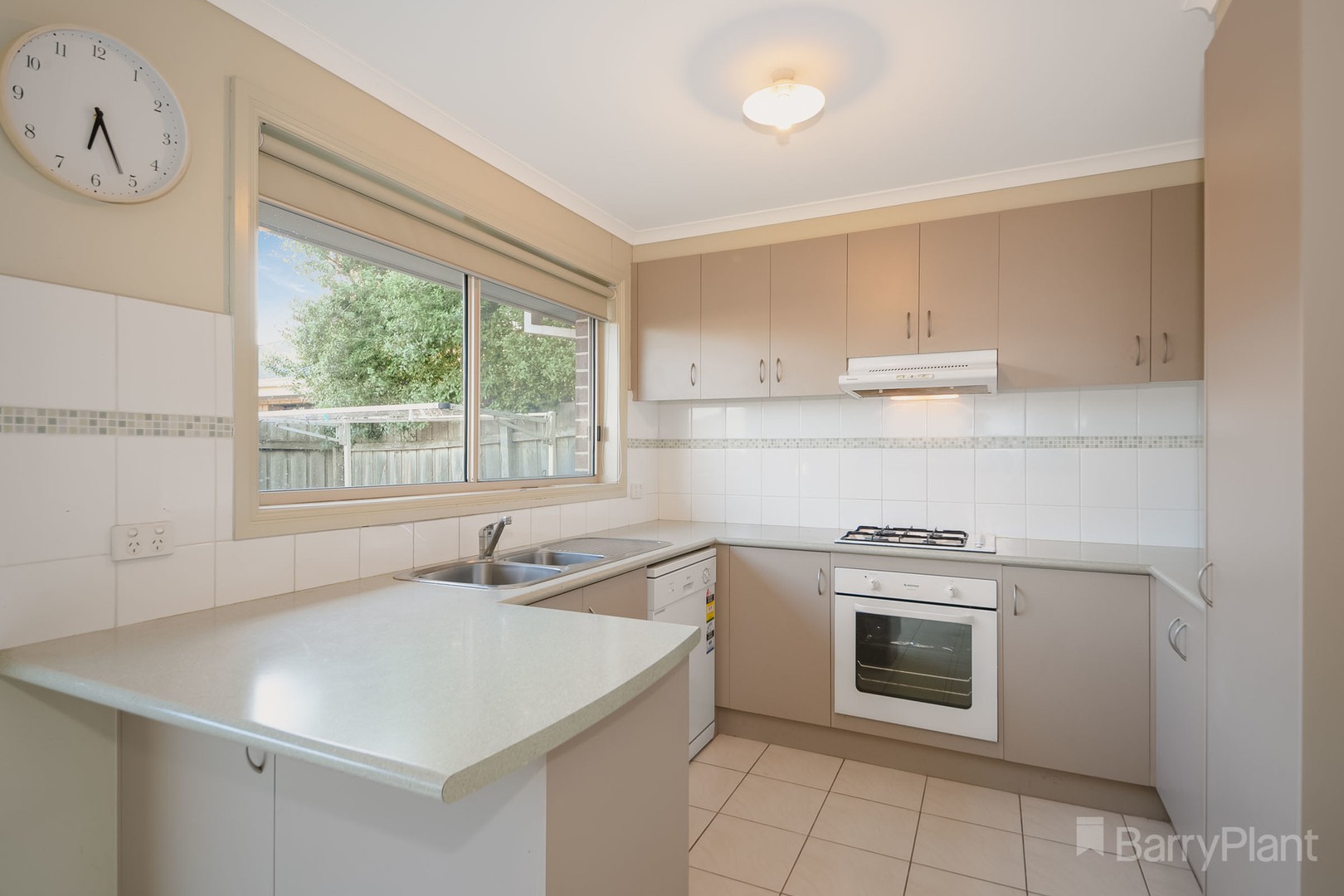 16 Storey Drive, Pakenham, VIC 3810 - Thumbnail 2 - 19/10/2022