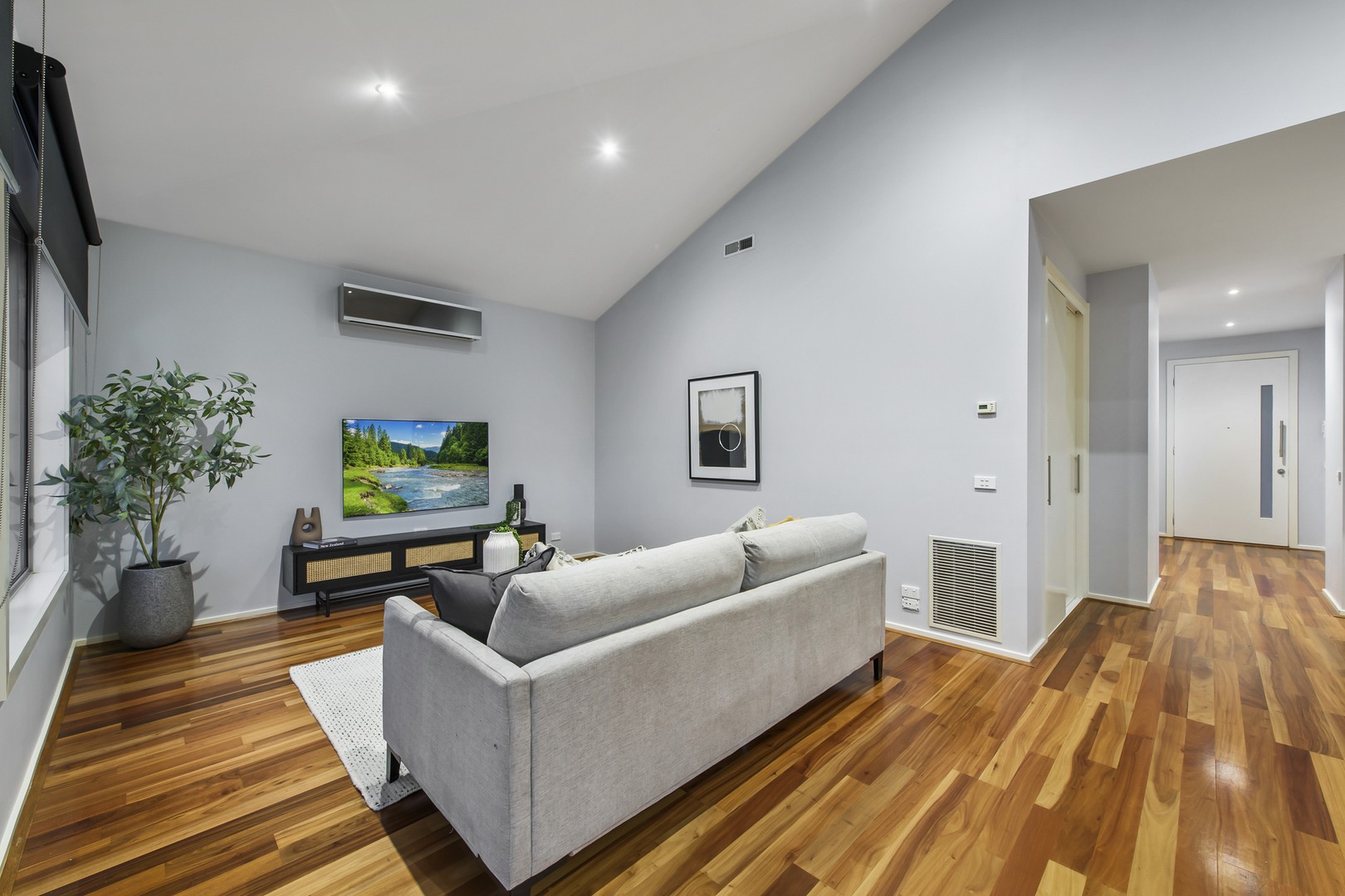 16 Streeton Avenue, Caroline Springs, VIC 3023, Caroline Springs - Thumbnail 3
