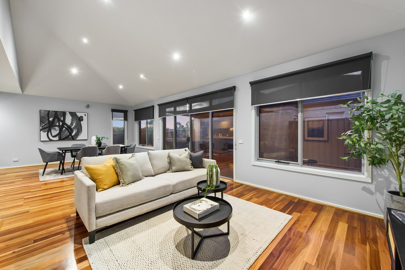 16 Streeton Avenue, Caroline Springs, VIC 3023, Caroline Springs - Thumbnail 7