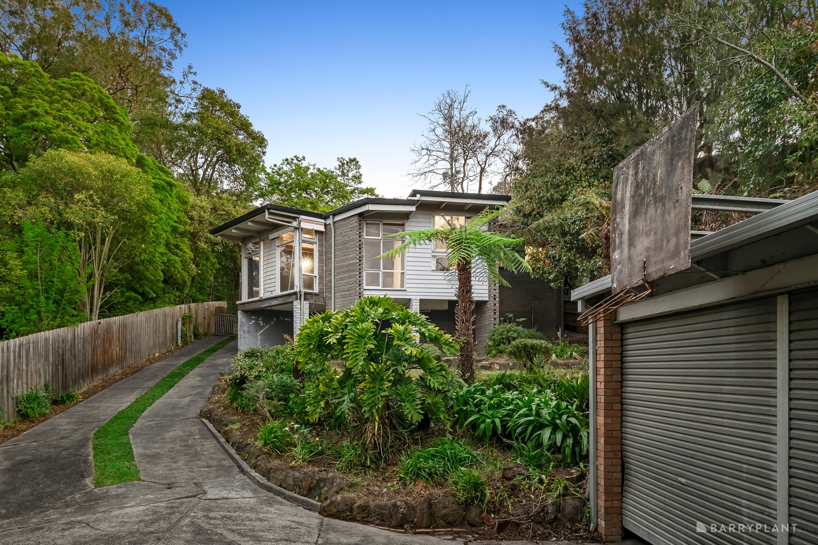 16 Summit Crescent, Ringwood North, VIC 3134 - Thumbnail 2 - 15/10/2025