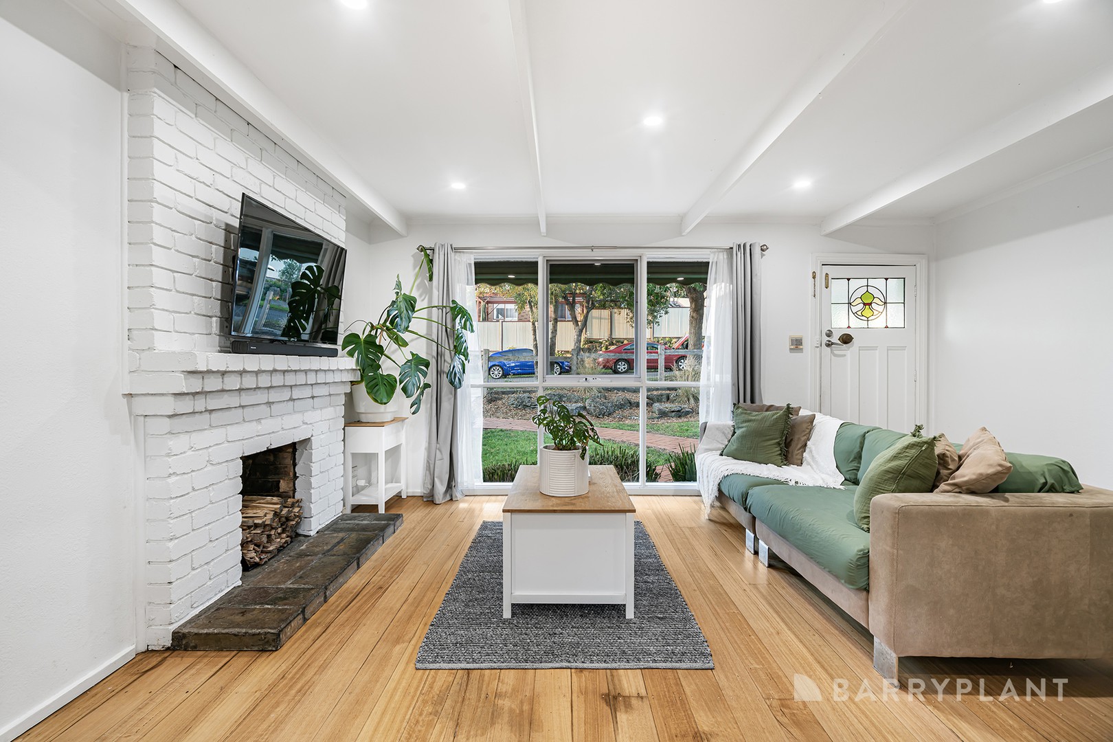 16 Swinburne Avenue, Mooroolbark, VIC 3138 - Thumbnail 2 - 07/05/2026