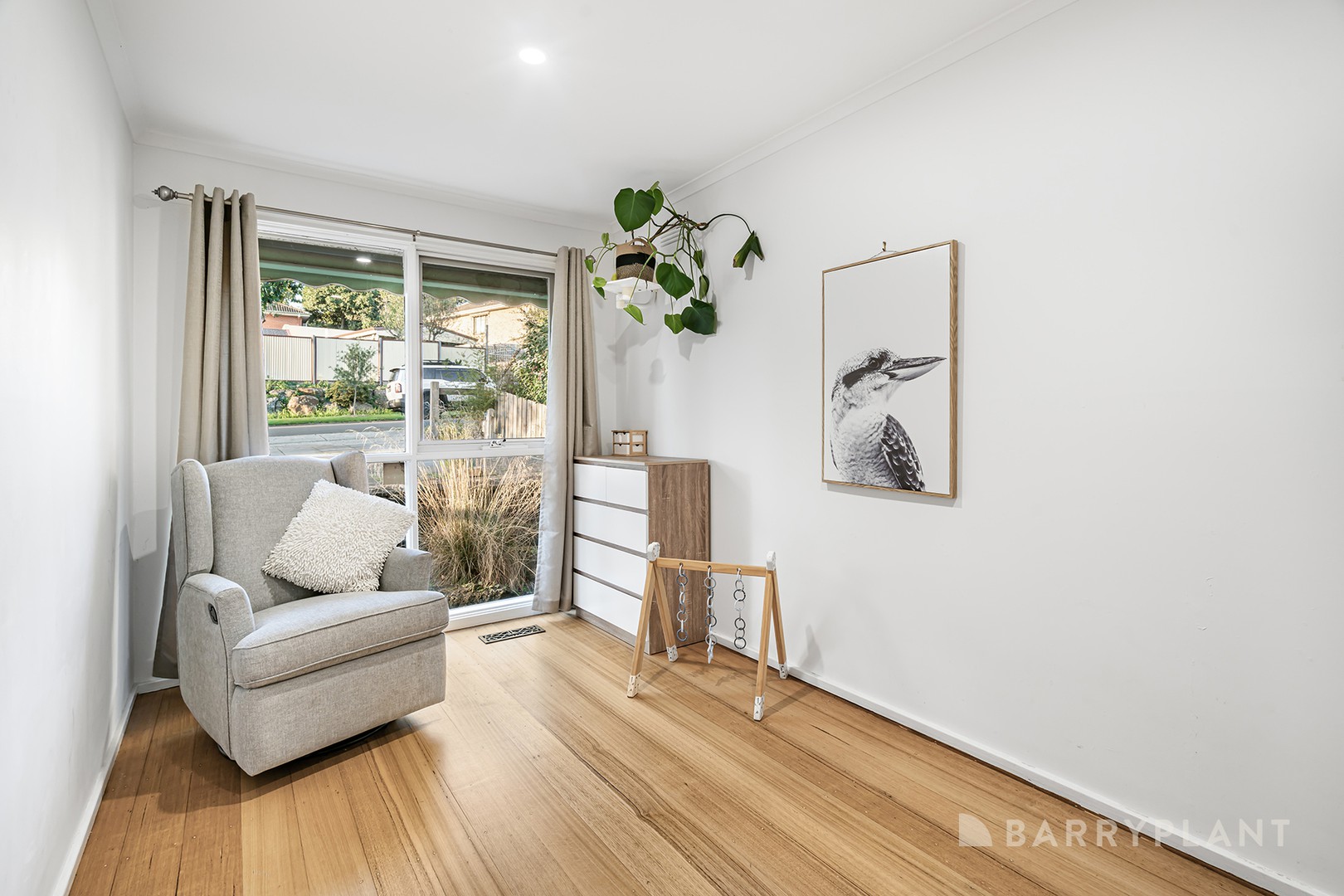16 Swinburne Avenue, Mooroolbark, VIC 3138, Mooroolbark - Thumbnail 5