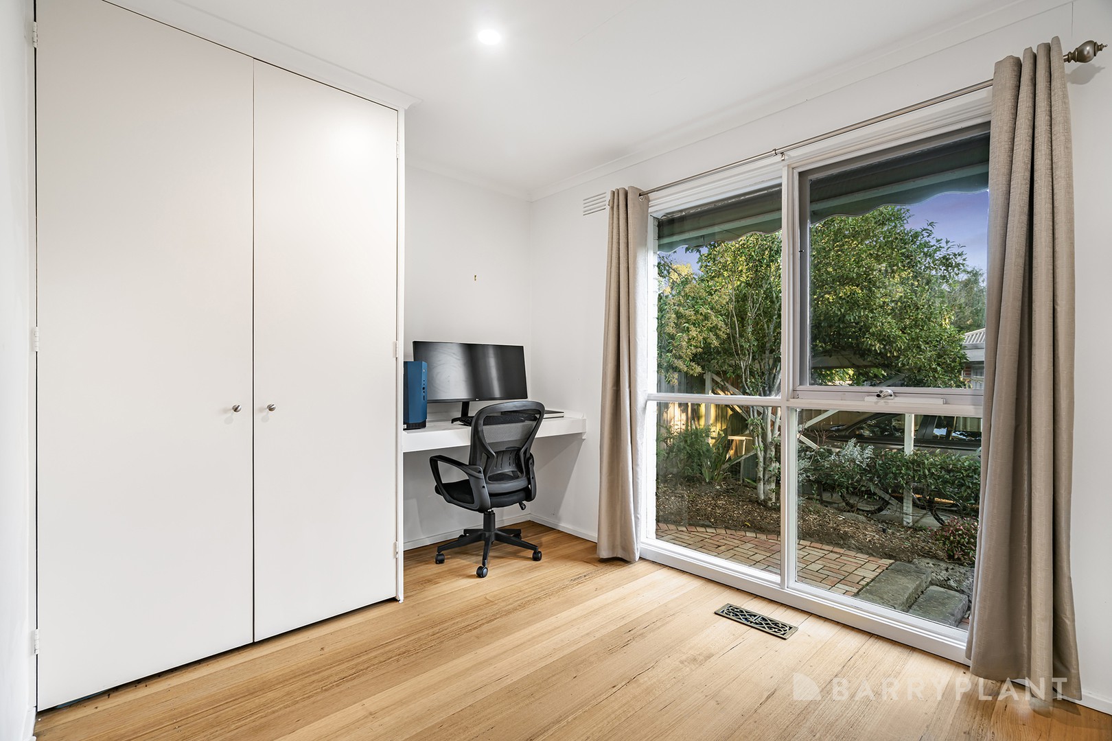 16 Swinburne Avenue, Mooroolbark, VIC 3138, Mooroolbark - Thumbnail 8