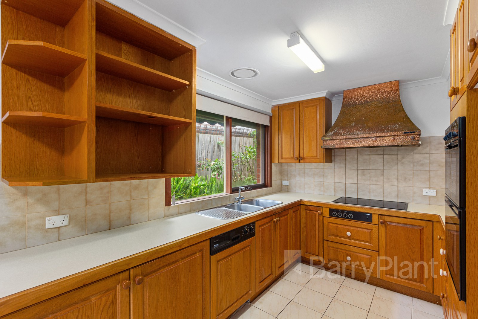 16 Tanderra Crescent, Wantirna, VIC 3152, Wantirna - Thumbnail 3