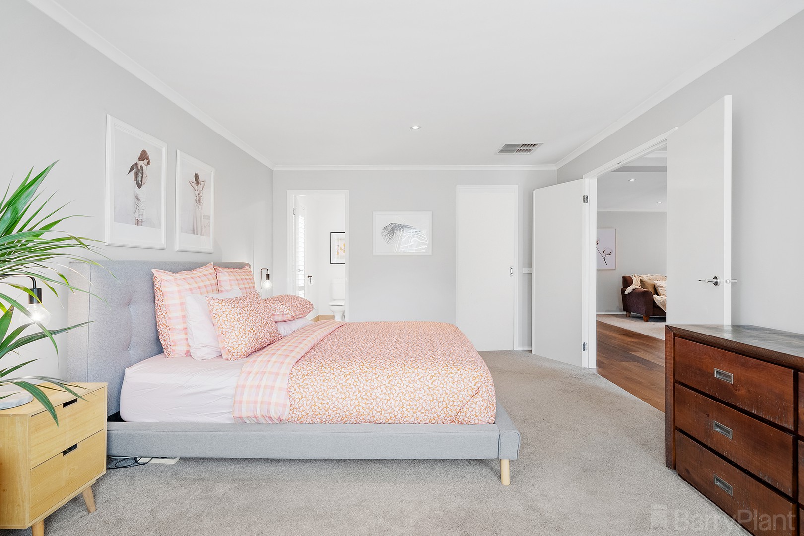16 Tintern Avenue, Ringwood East, VIC 3135, Ringwood East - Thumbnail 3
