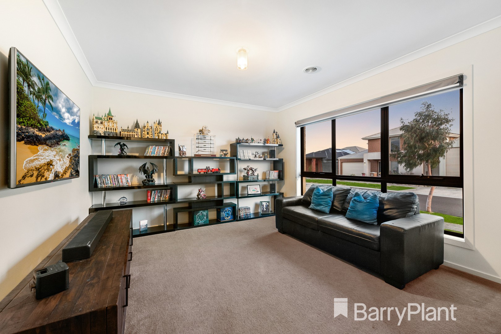 16 Tourmaline Street, Tarneit, VIC 3029, Tarneit - Thumbnail 2