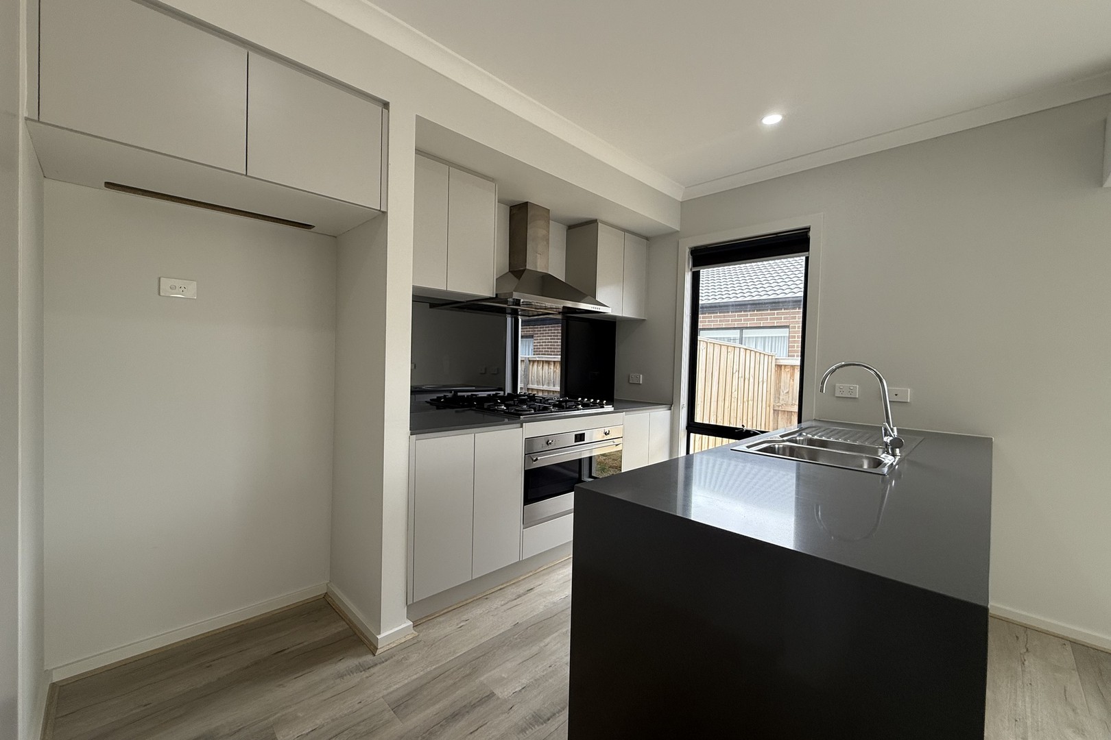 16 Verona Crescent, Fraser Rise, VIC 3336, Fraser Rise - Thumbnail 4
