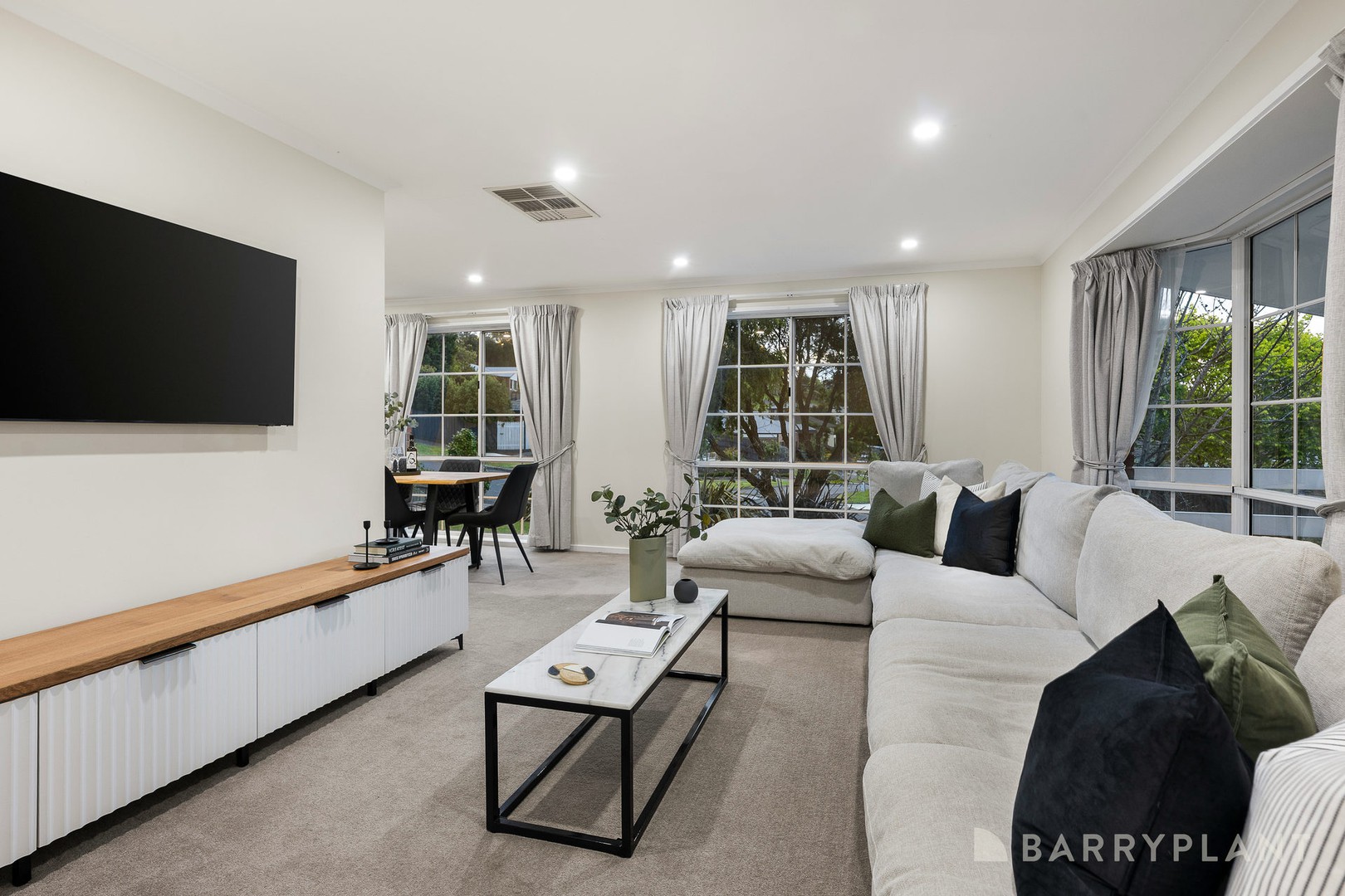 16 Wainewright Avenue, Mooroolbark, VIC 3138, Mooroolbark - Thumbnail 3
