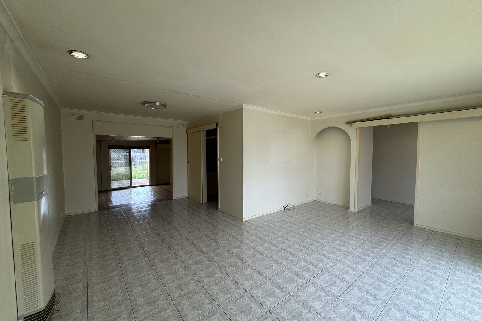 16 Waranga Crescent, St Albans, VIC 3021, St Albans - Thumbnail 2