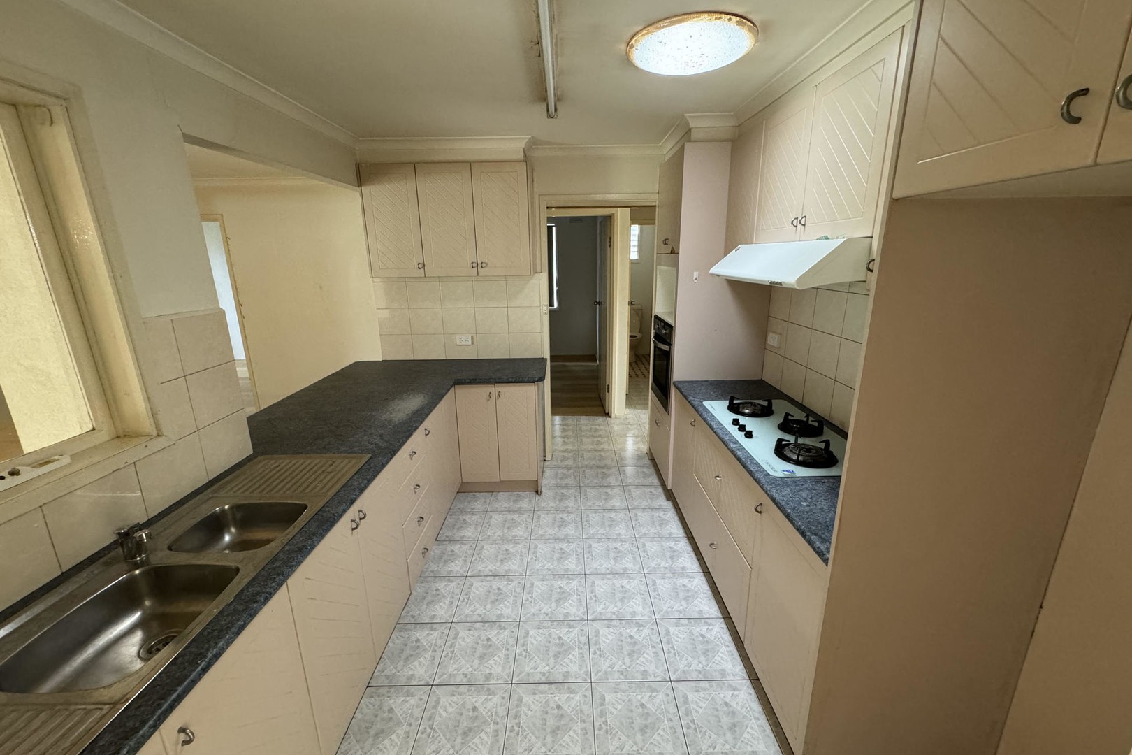 16 Waranga Crescent, St Albans, VIC 3021, St Albans - Thumbnail 3