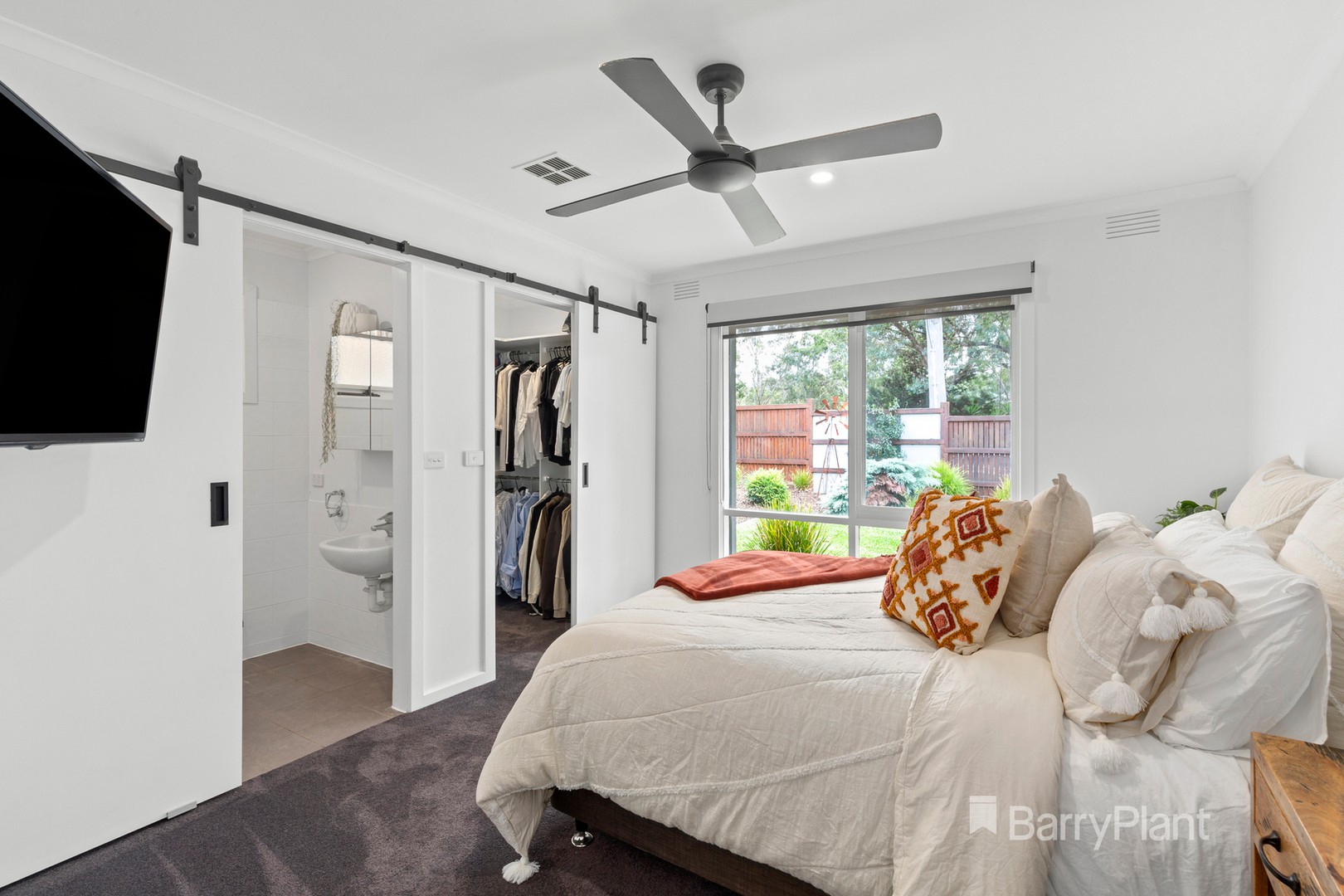 16 Warrington Crescent, Wattle Glen, VIC 3096, Wattle Glen - Thumbnail 5