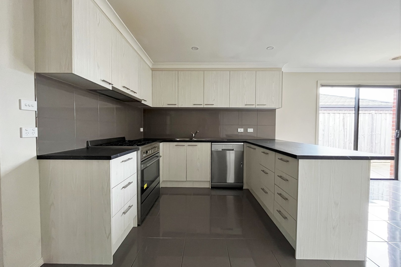 16 Wendy Way, Pakenham, VIC 3810, Pakenham - Thumbnail 4
